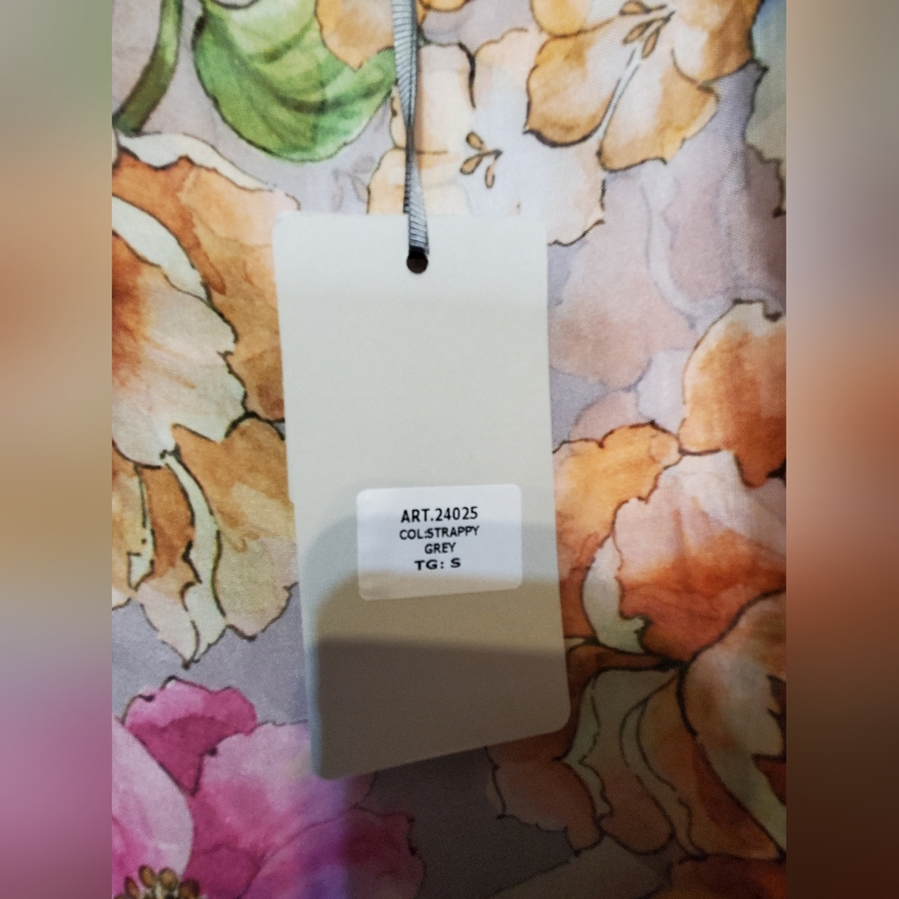 208. SOLD** 💥3/$20💥 NWT - LARA G. Floral Silk Blend Tank Top - Picture 4 of 8